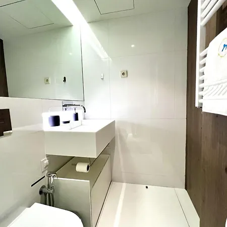 Elegant Santos, Apartment