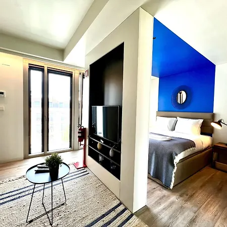 Elegant Santos, * Lisbon